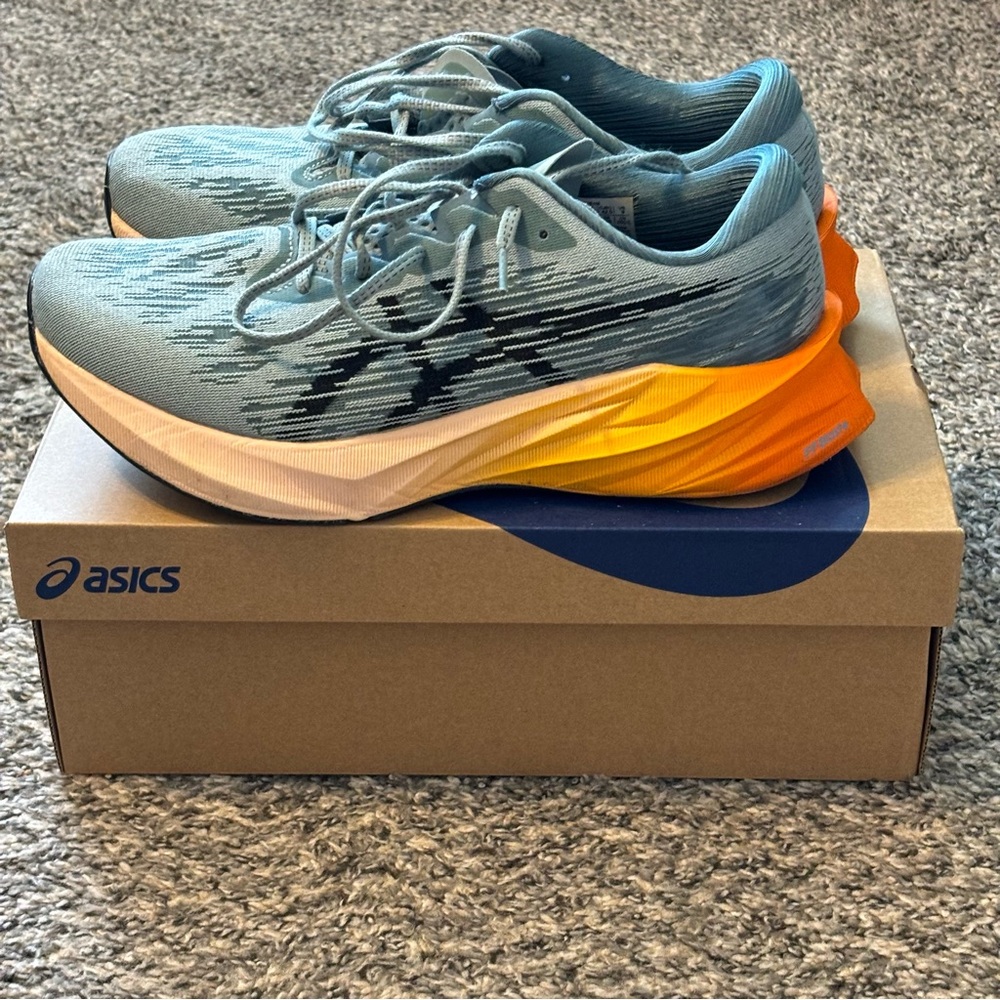 ASICS Novablast 3 Size 9 Grey and Orange